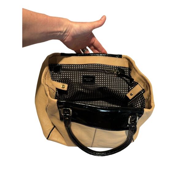 KATE SPADE Boerum Hill Anisha Beige & Black Patent Leather Shoulder Bag - Picture 4 of 9